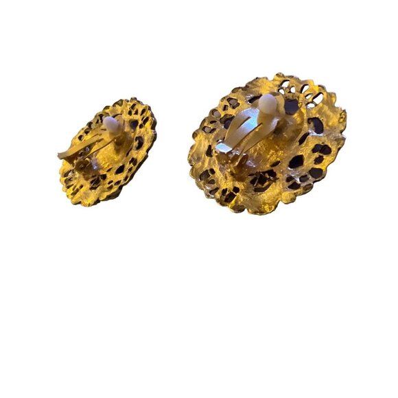 Gold Tone Clipon Earrings Vintage Family Crest Style - Picture 4 of 5